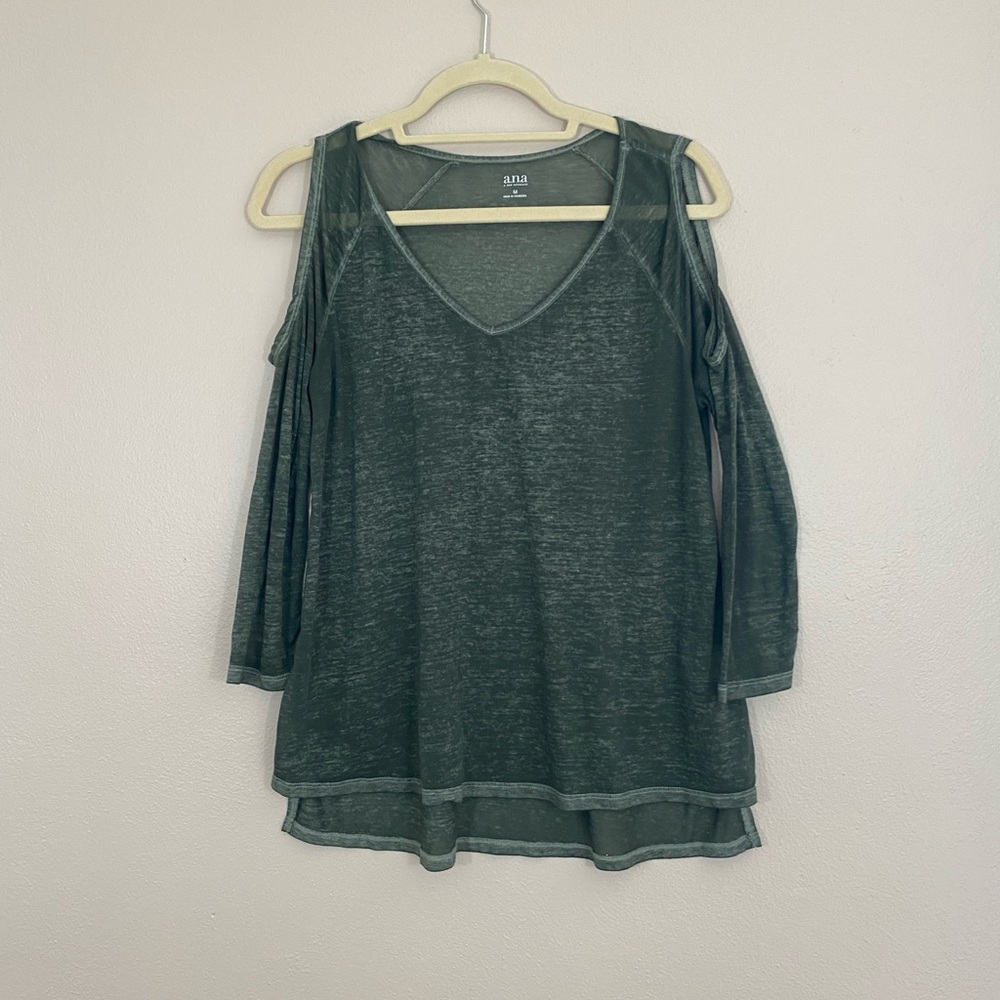 Lightweight cold shoulder top